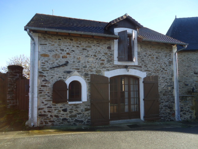 Maison 2 pièces - 65m² - ST CYR LES CHAMPAGNES