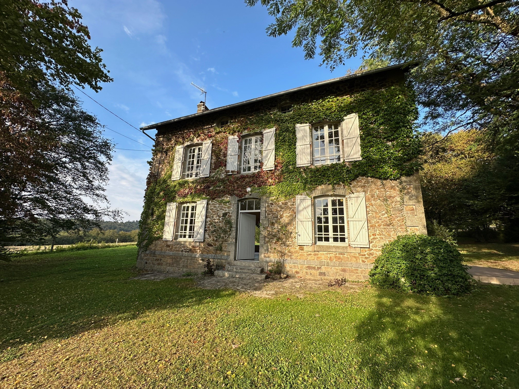 Maison 5 pièces - 189m² - ST PRIEST TAURION