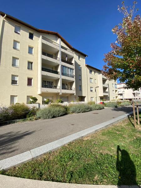 Appartement 1 pièce - 32m² - ST GENIS LAVAL