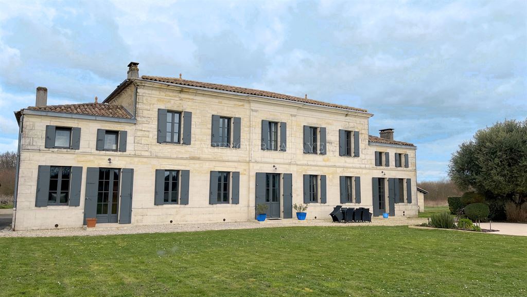 Maison 10 pièces - 297m² - BORDEAUX