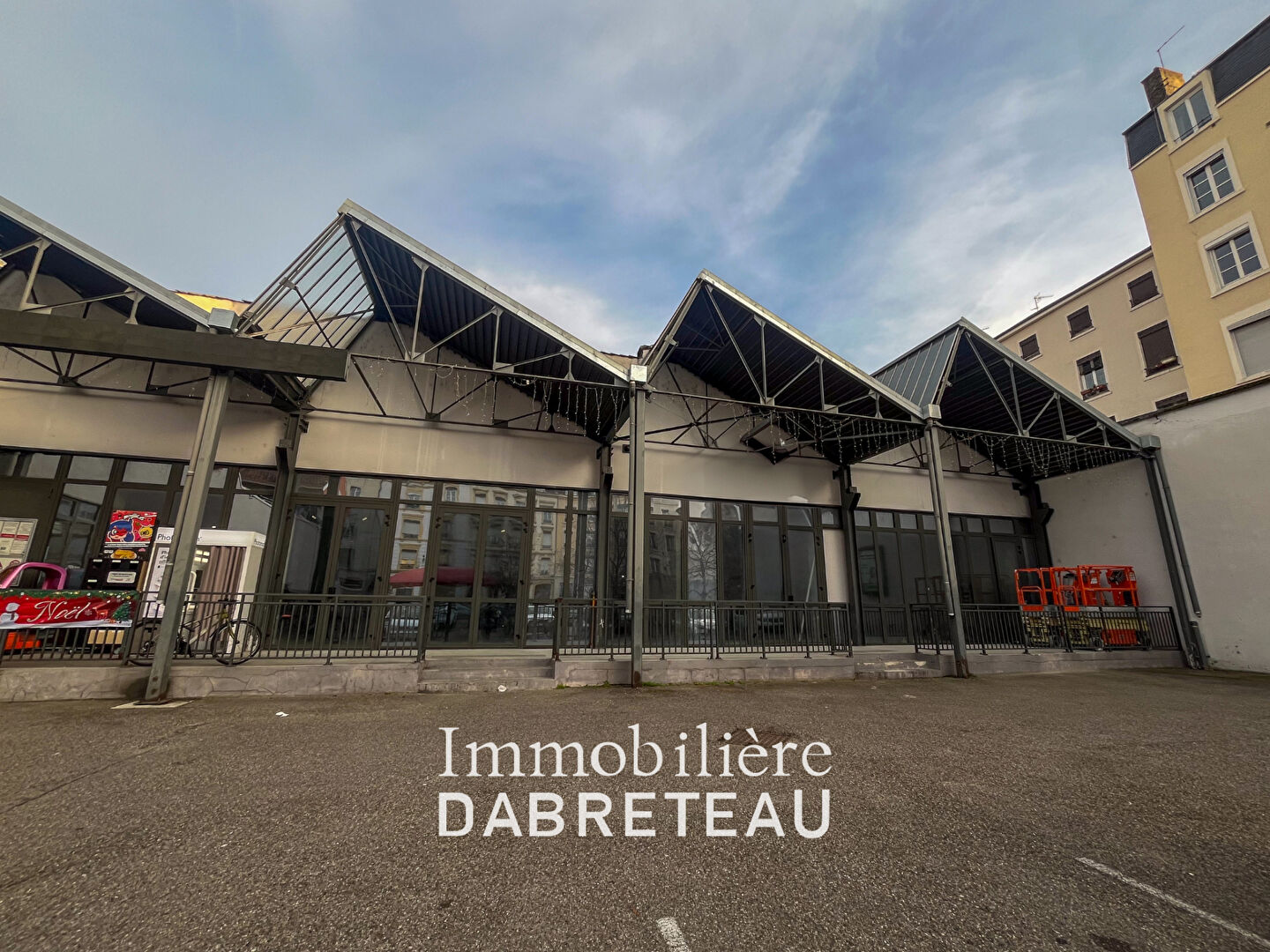 Local industriel  - 596m²