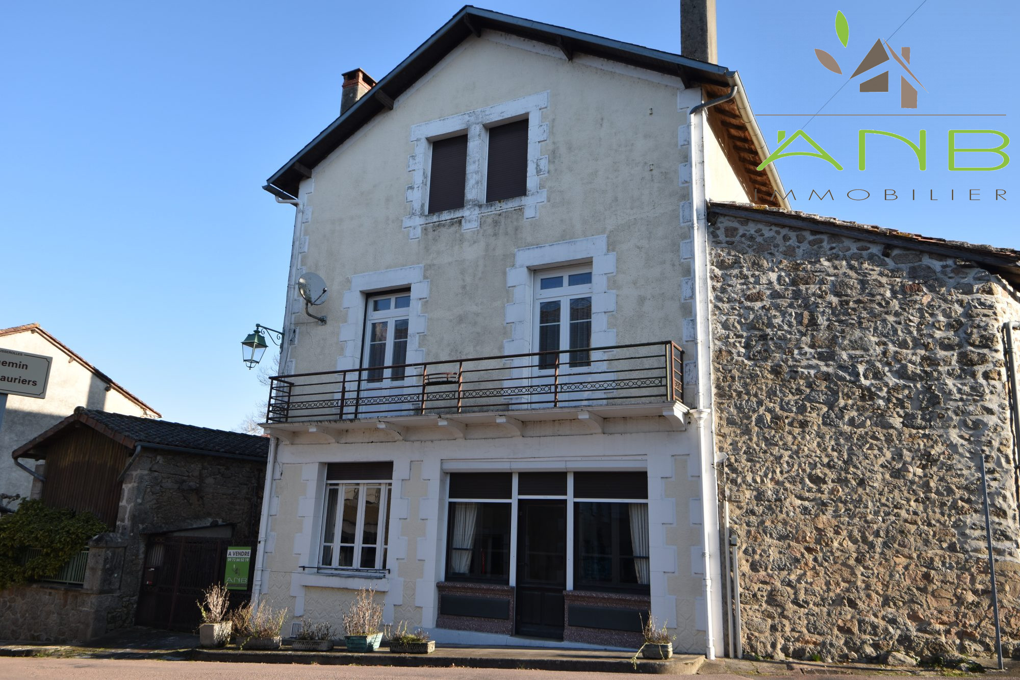 Maison 9 pièces - 176m² - BUSSEROLLES