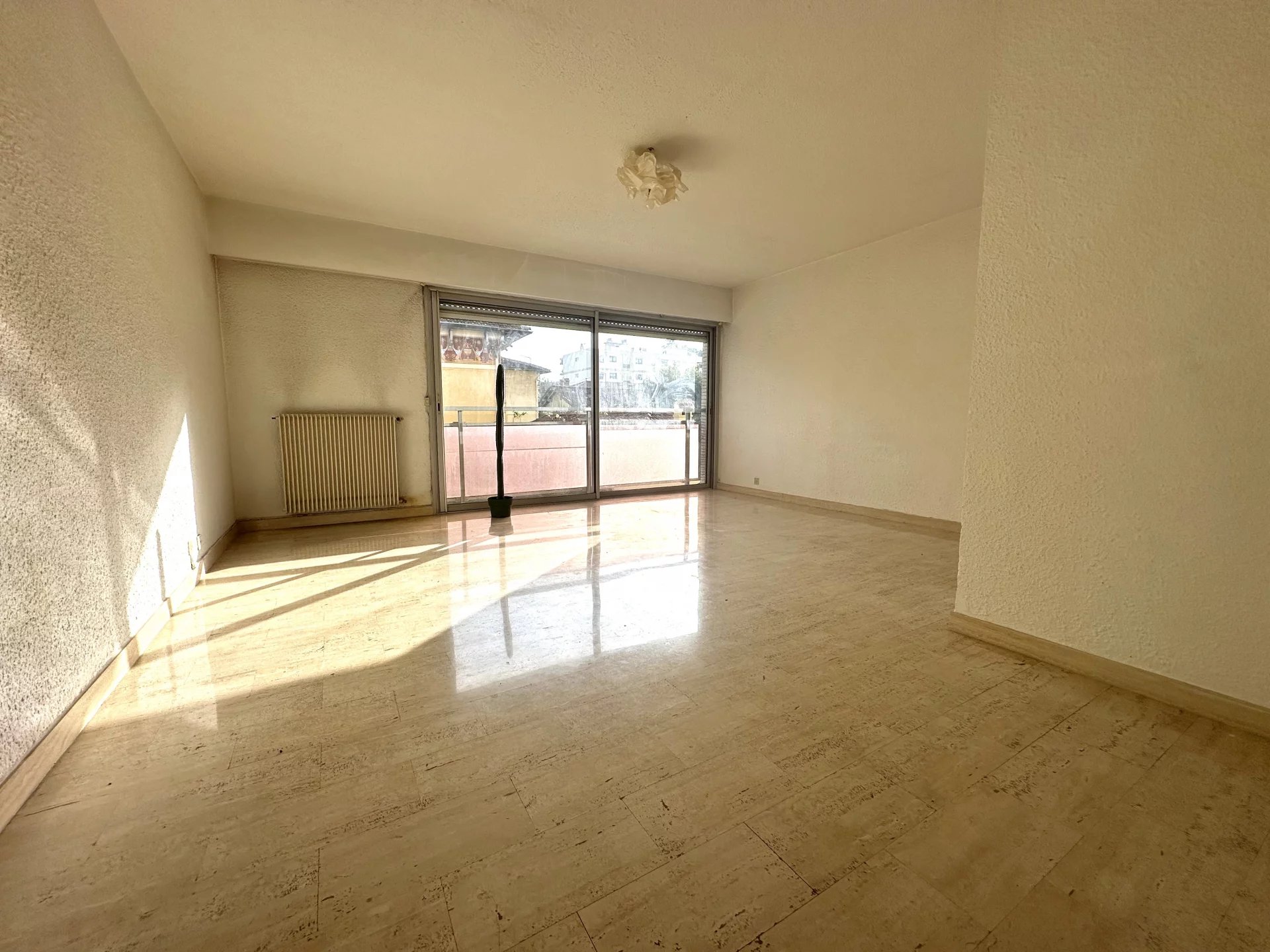 Appartement 2 pièces - 50m² - ST LAURENT DU VAR