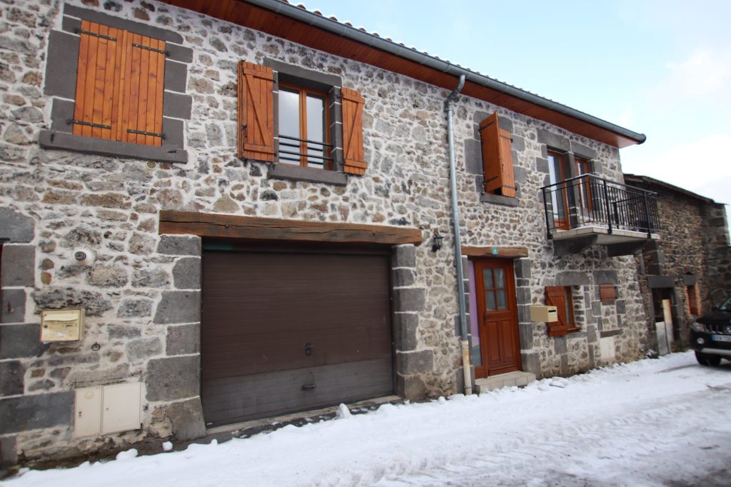 Maison 3 pièces - 86m² - CHANAT LA MOUTEYRE