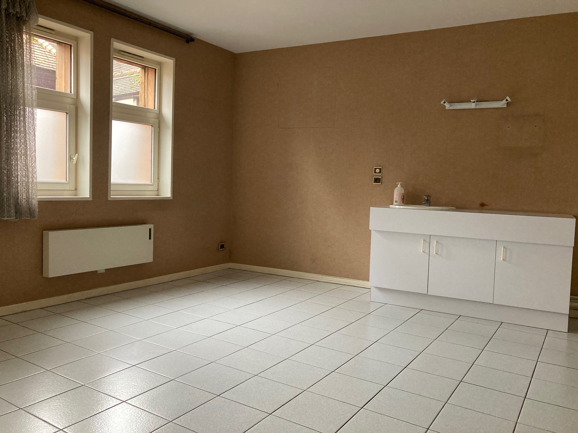 Local Professionnel  - 94m² - TROYES