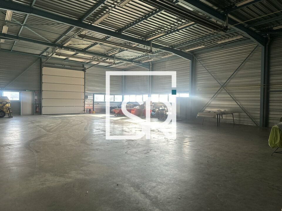 Local industriel  - 292m² - CREUZIER LE NEUF