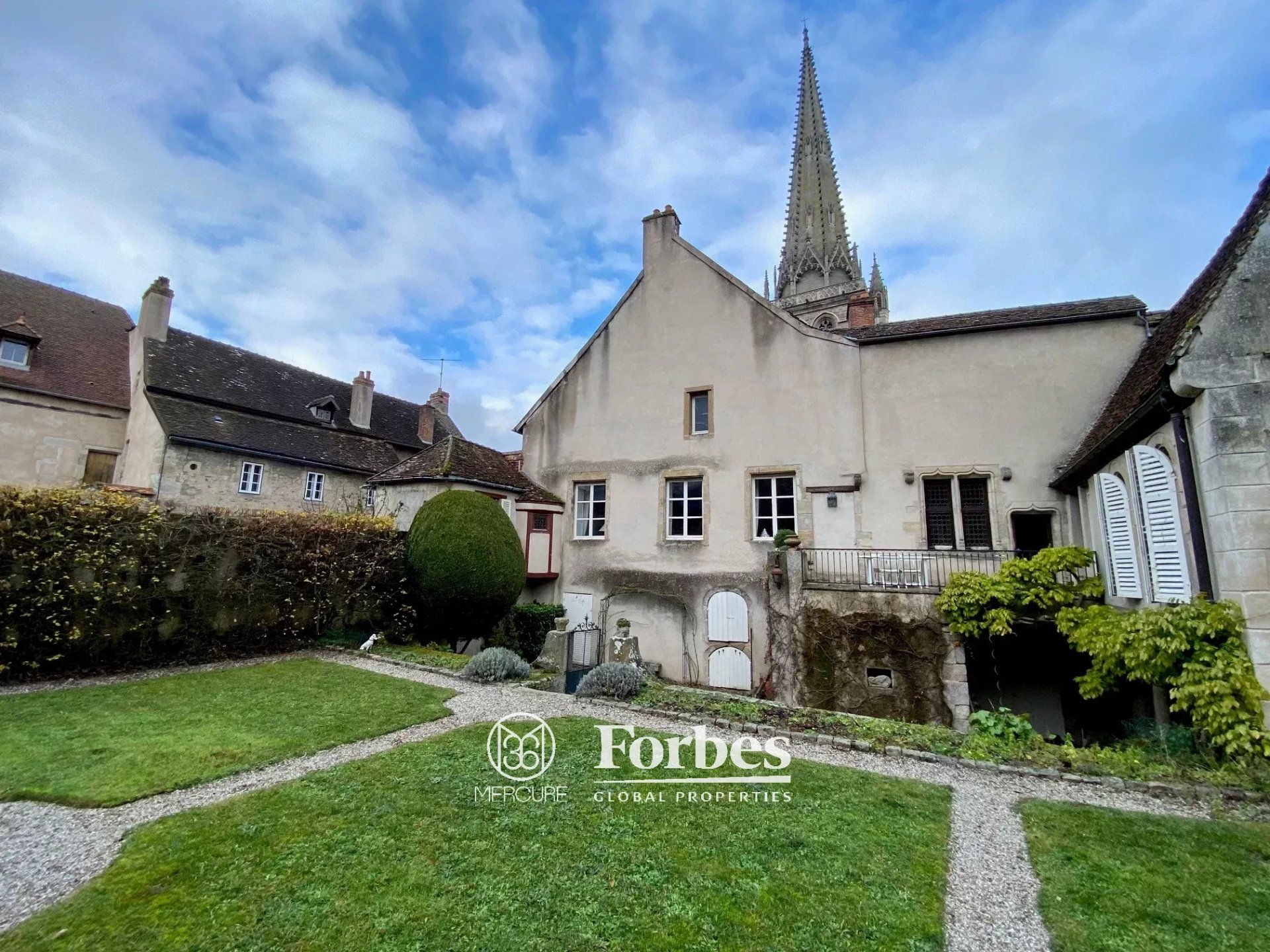 Maison 9 pièces - 244m² - AUTUN