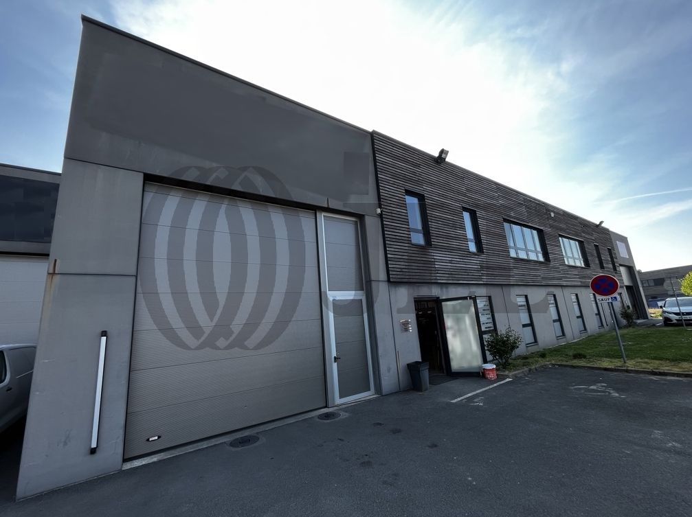 Local industriel  - 854m² - AVELIN