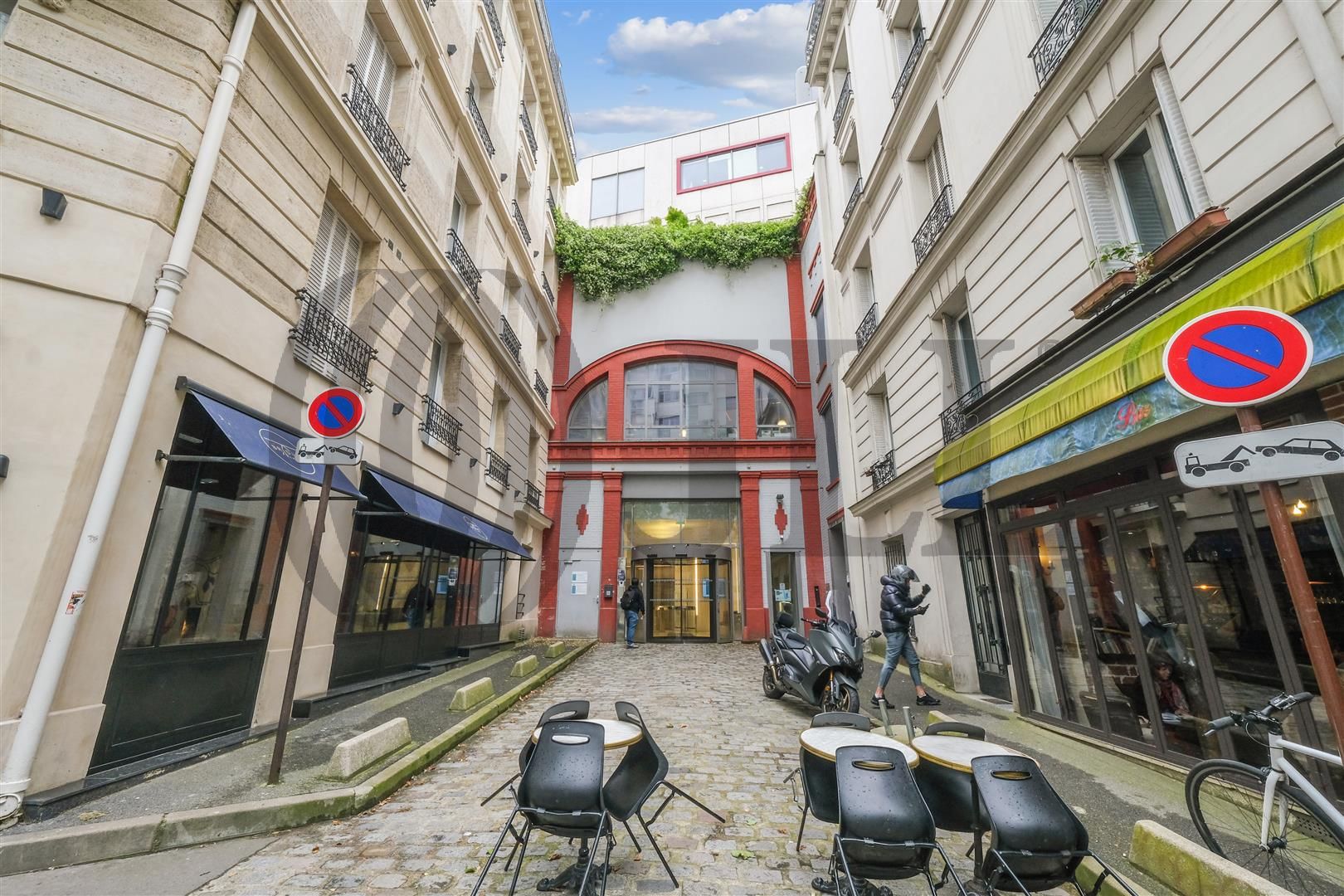 Local Professionnel  - 1 261m² - PARIS  - 20ème