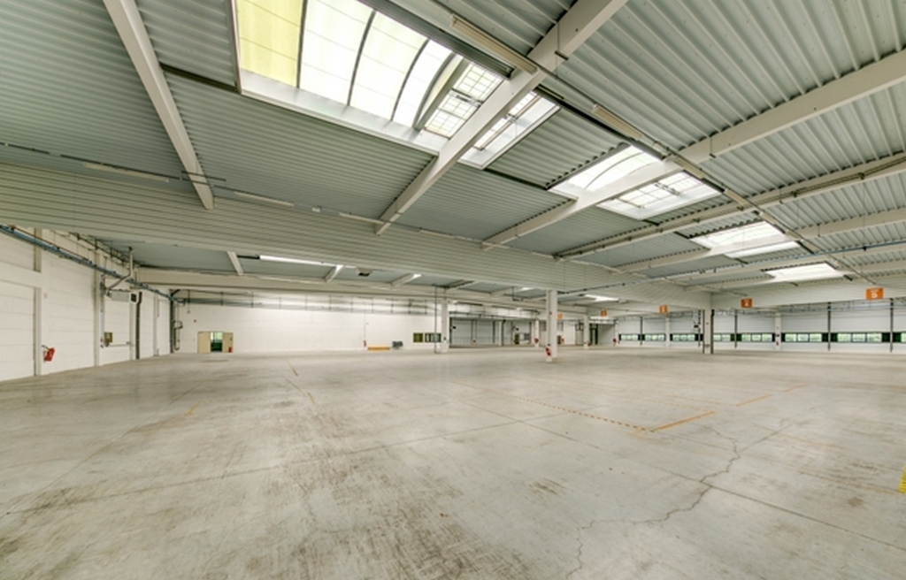 Local industriel  - 4 662m² - FERRIERES EN BRIE