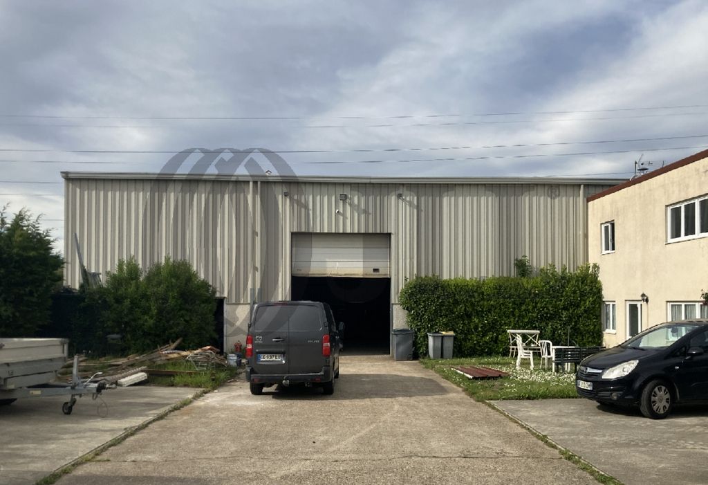 Local industriel  - 600m² - BOUAFLE