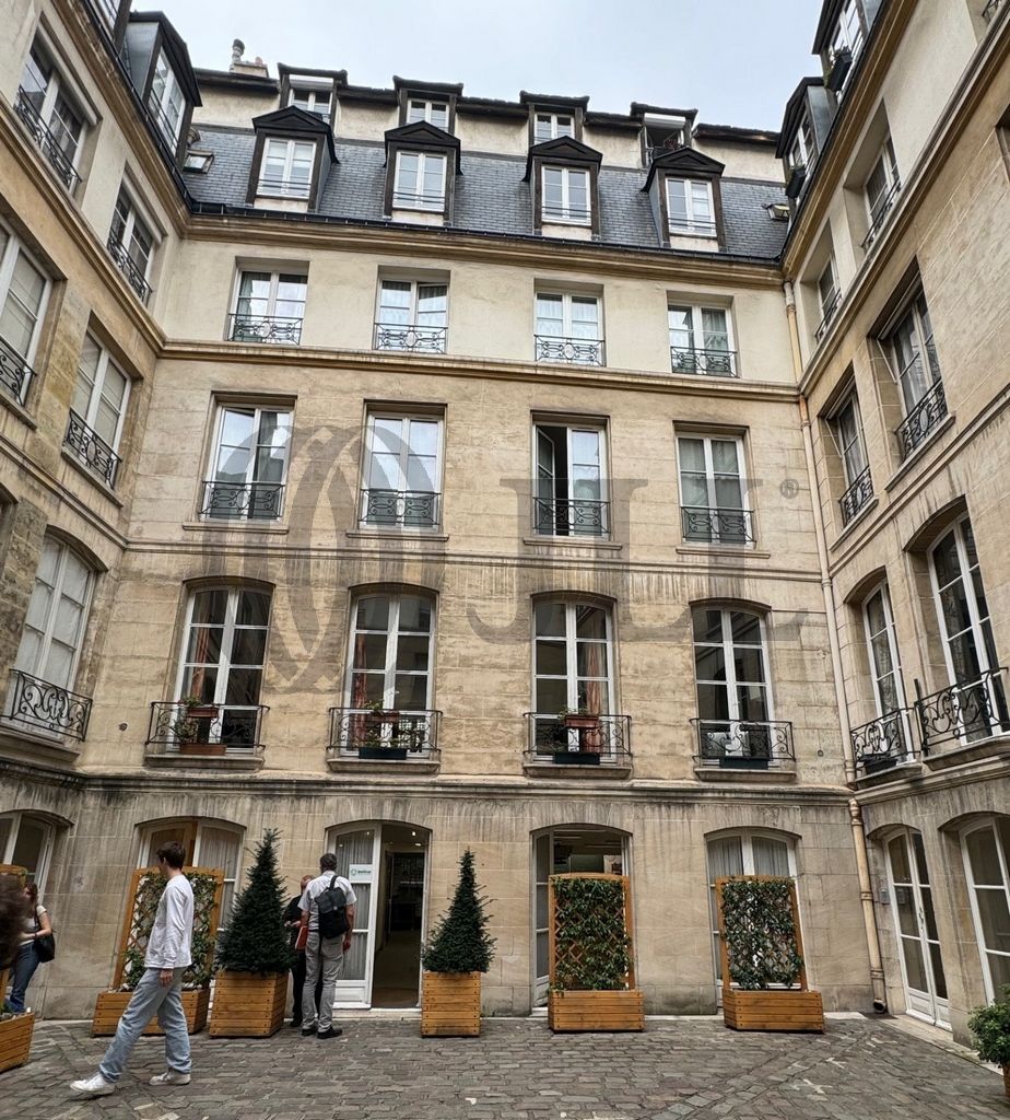 Local Professionnel  - 299m² - PARIS  - 4ème