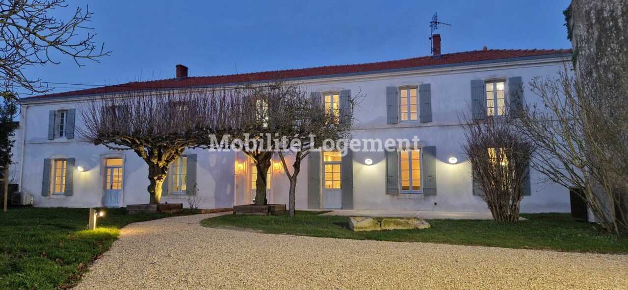 Maison 7 pièces - 273m² - VERINES