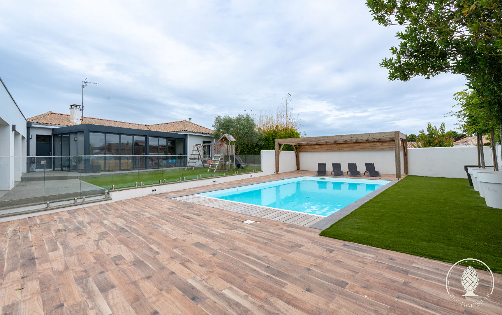 Maison 4 pièces - 279m²