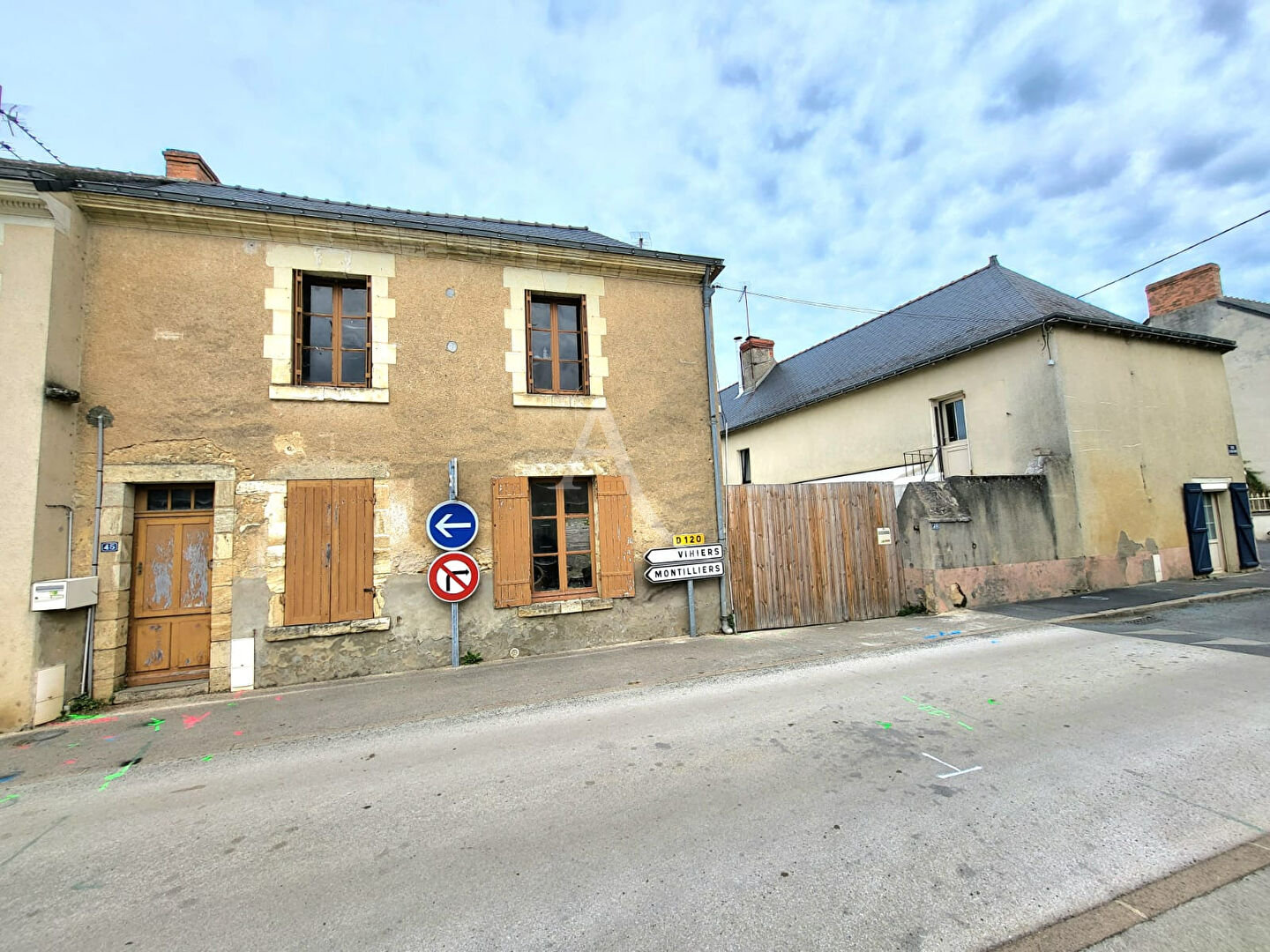 Maison 2 pièces - 50m² - BELLEVIGNE EN LAYON