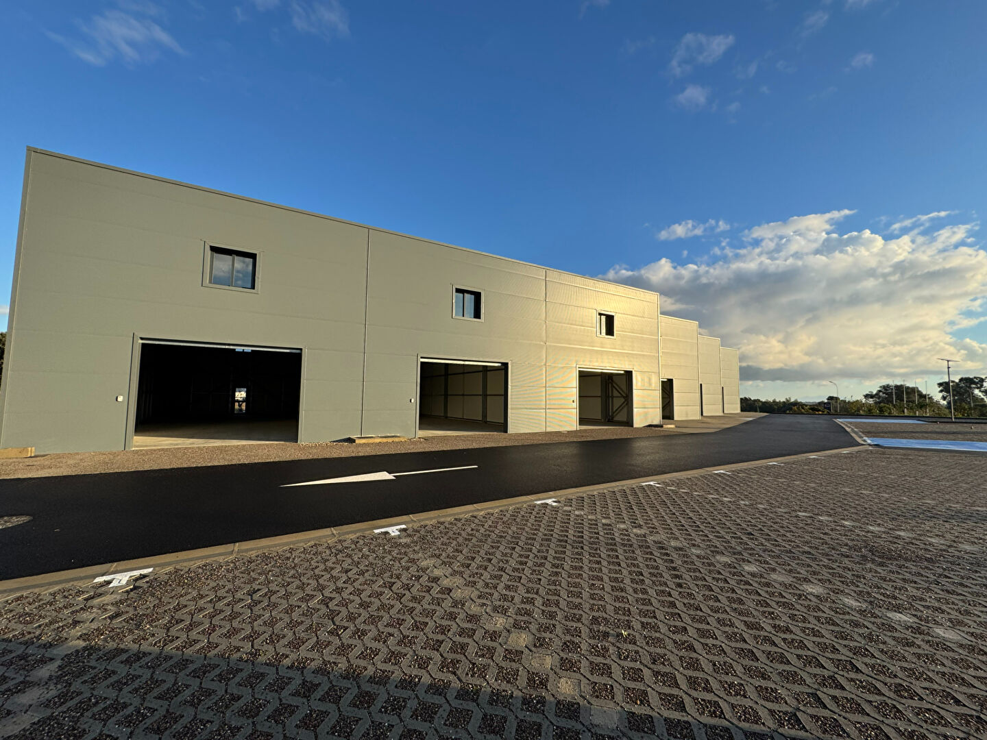 Local industriel  - 170m²