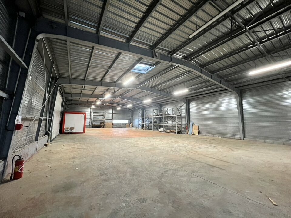 Local industriel  - 400m² - ECOUFLANT