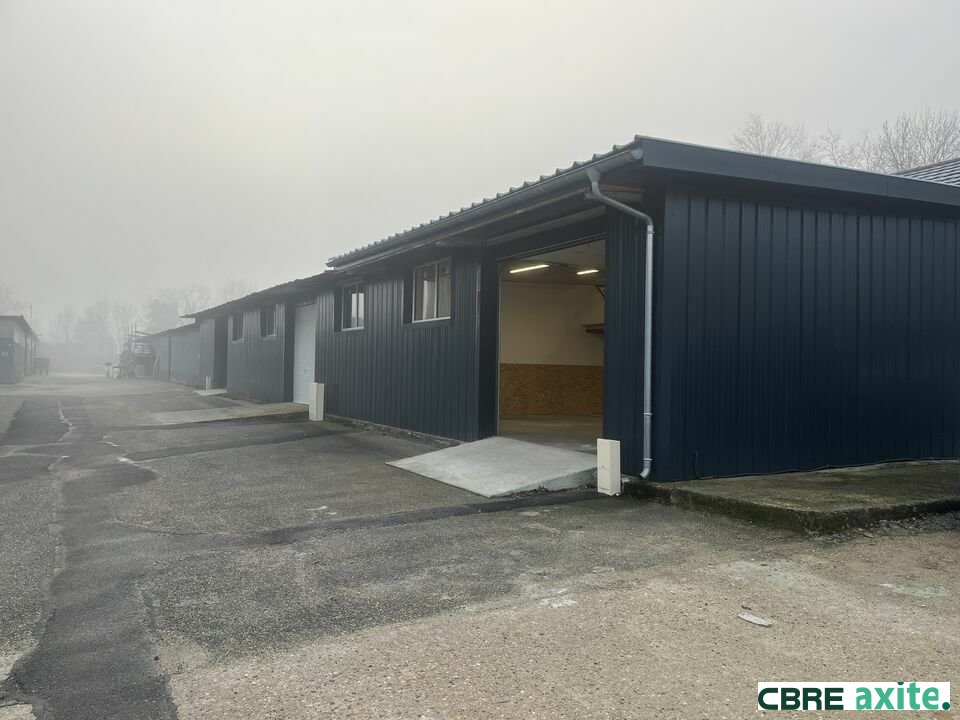 Local industriel  - 150m² - CREMIEU