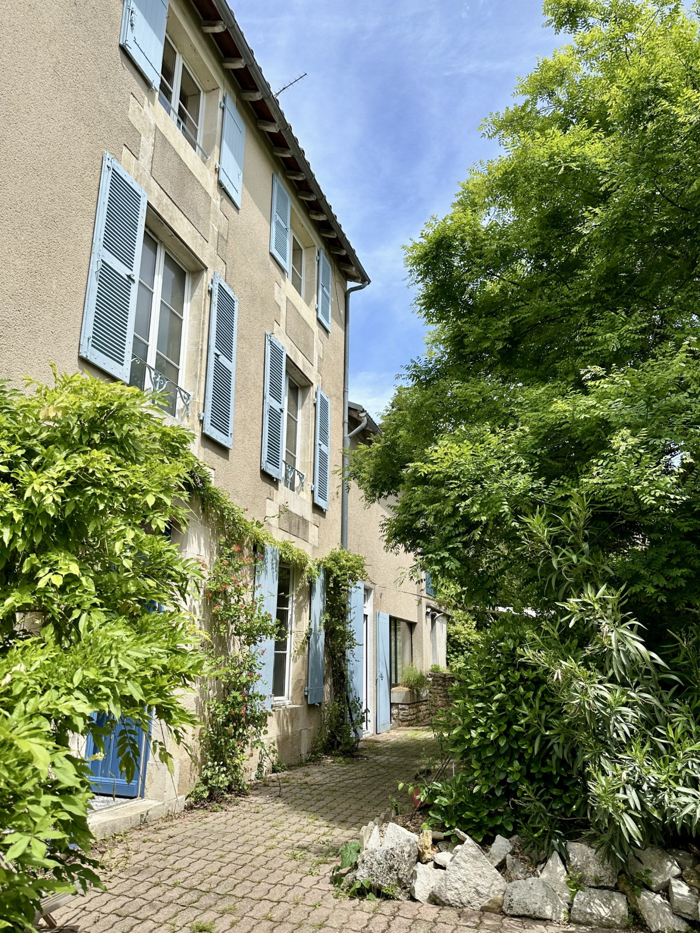 Maison 8 pièces - 295m² - MONTMORILLON