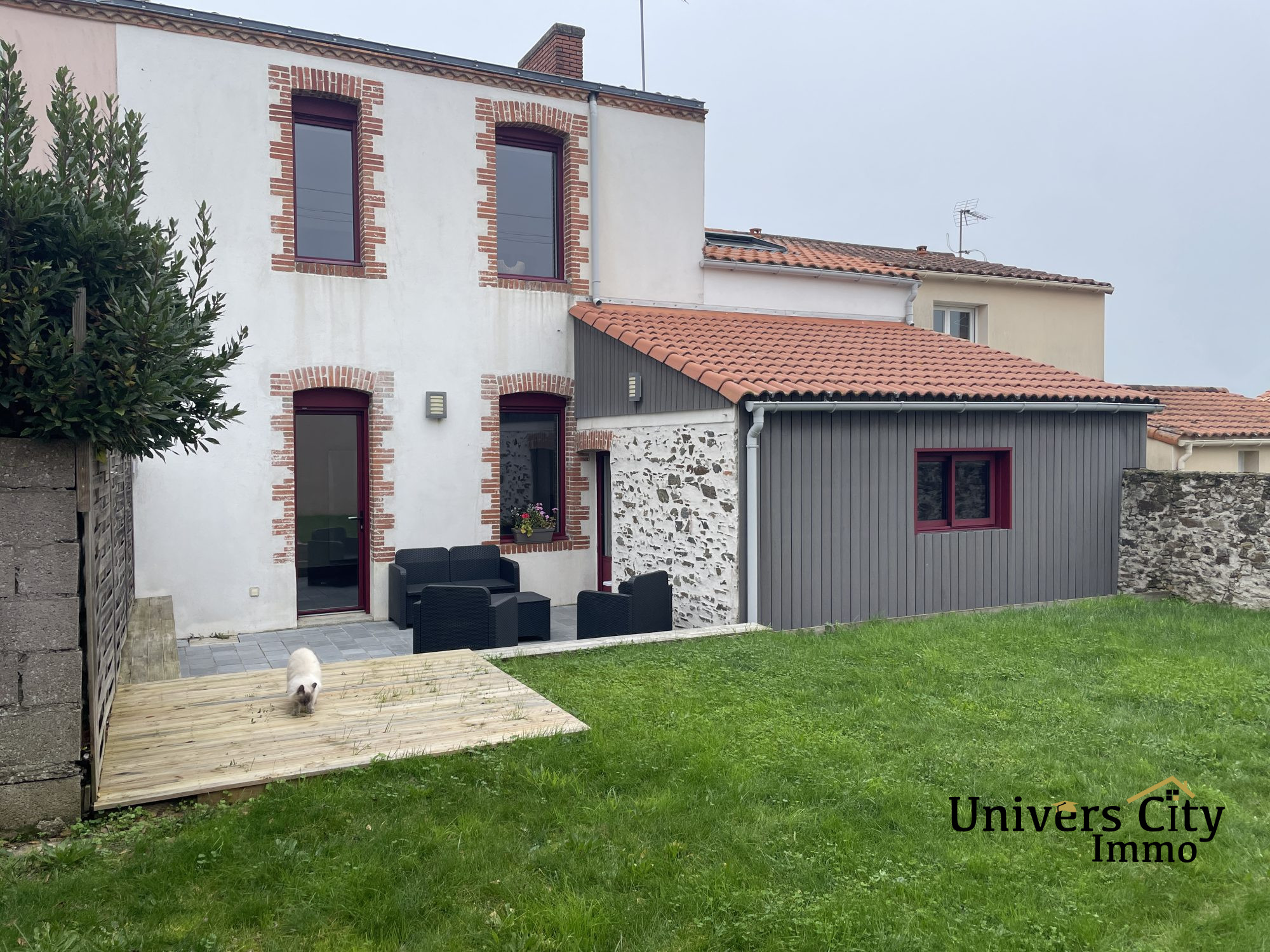 Maison 5 pièces - 102m² - ST COLOMBAN