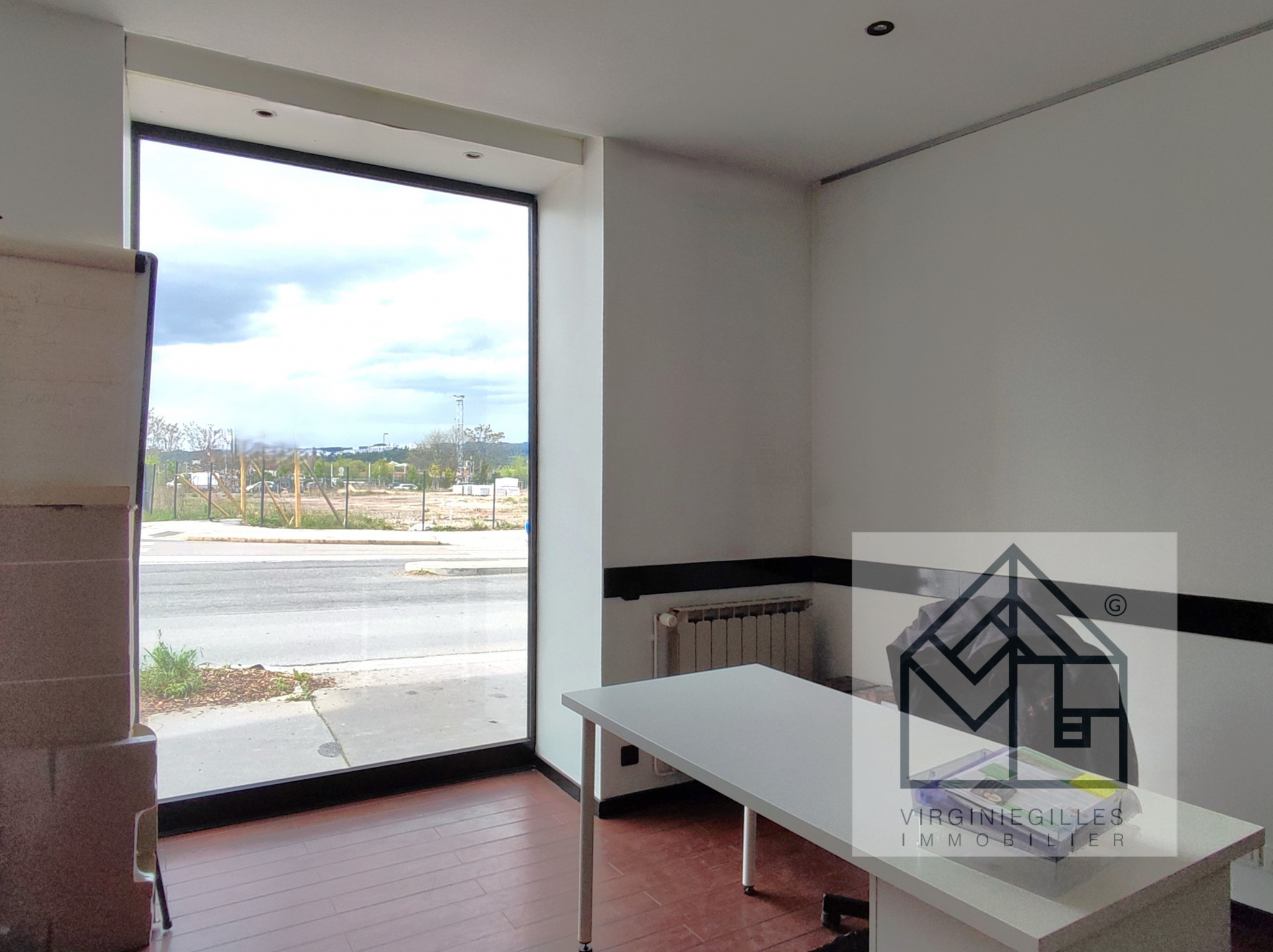 Local Professionnel  - 89m² - ST ETIENNE