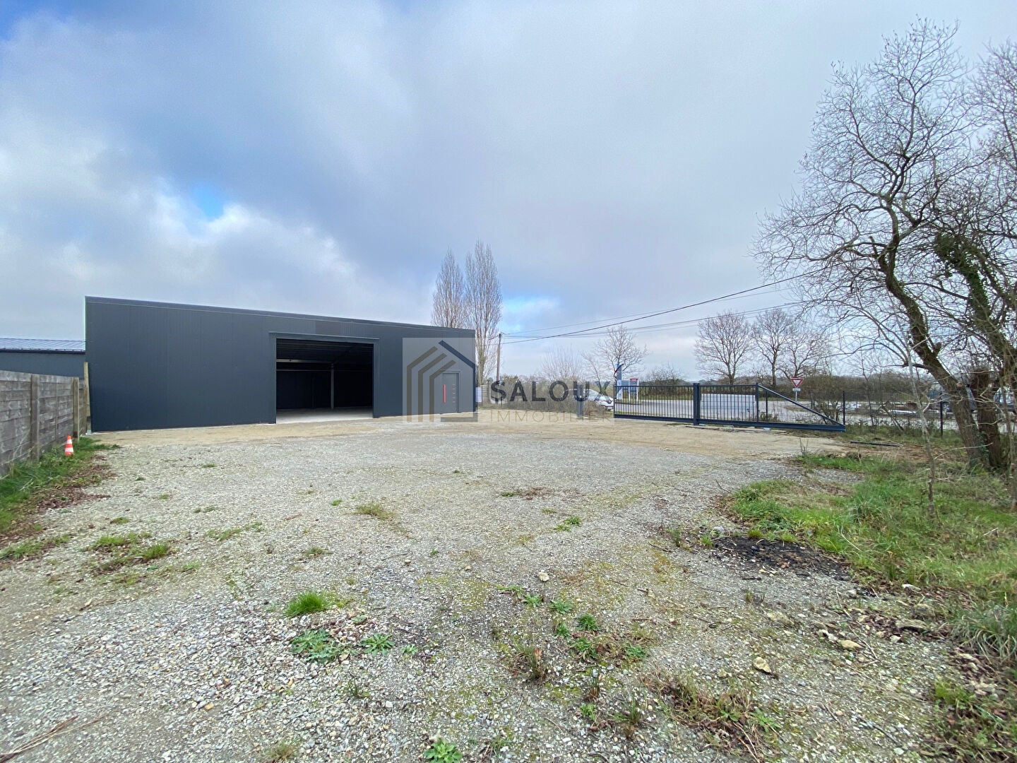 Local industriel  - 156m²