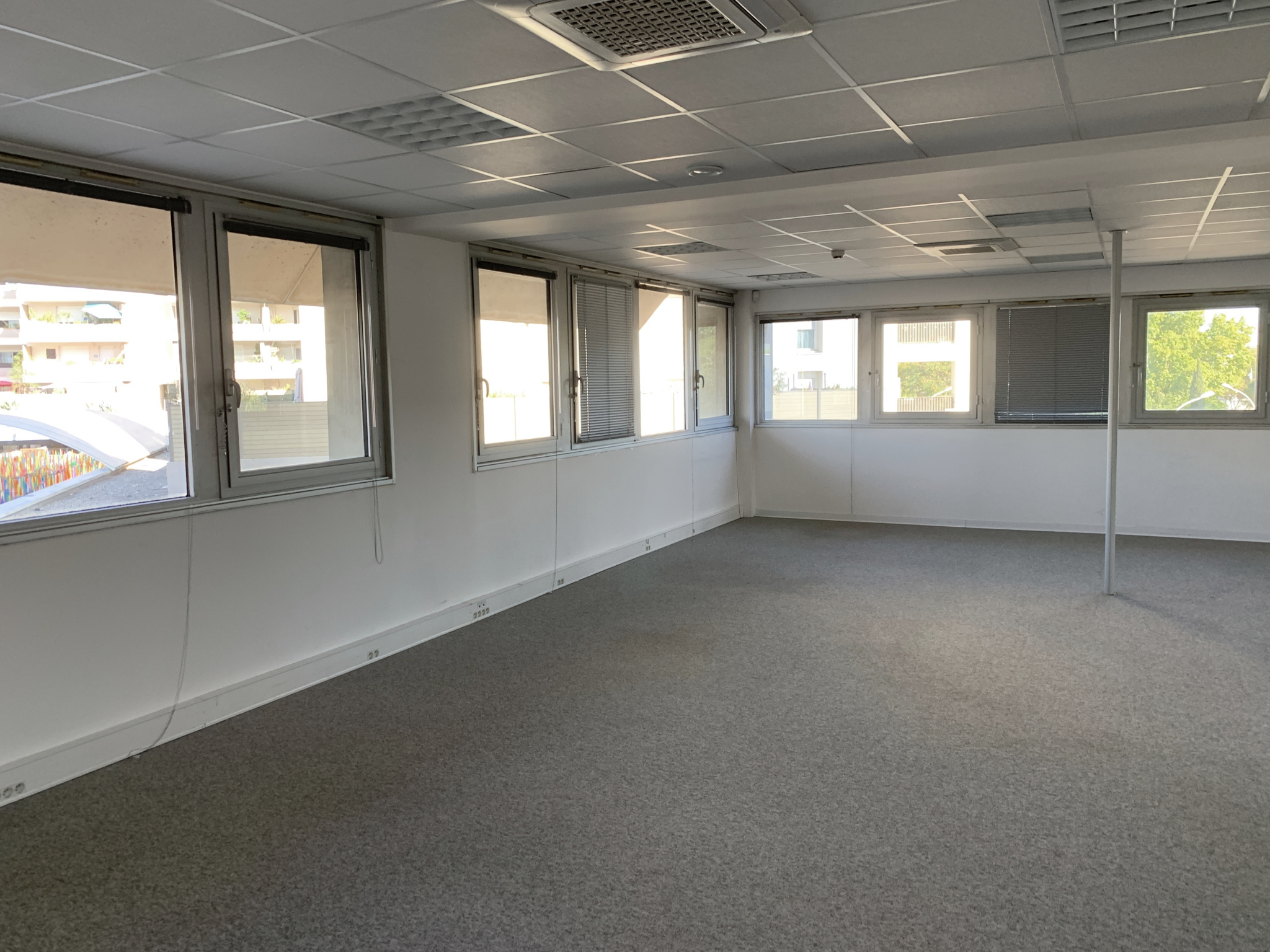 Local Professionnel  - 257m² - MARSEILLE  - 8ème