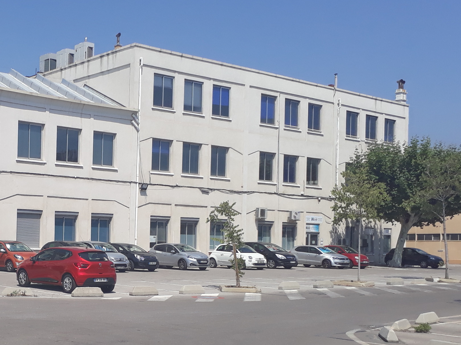 Local Professionnel  - 221m² - MARSEILLE  - 14ème