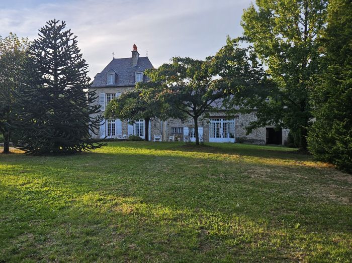 Maison 15 pièces - 380m² - LE LONZAC