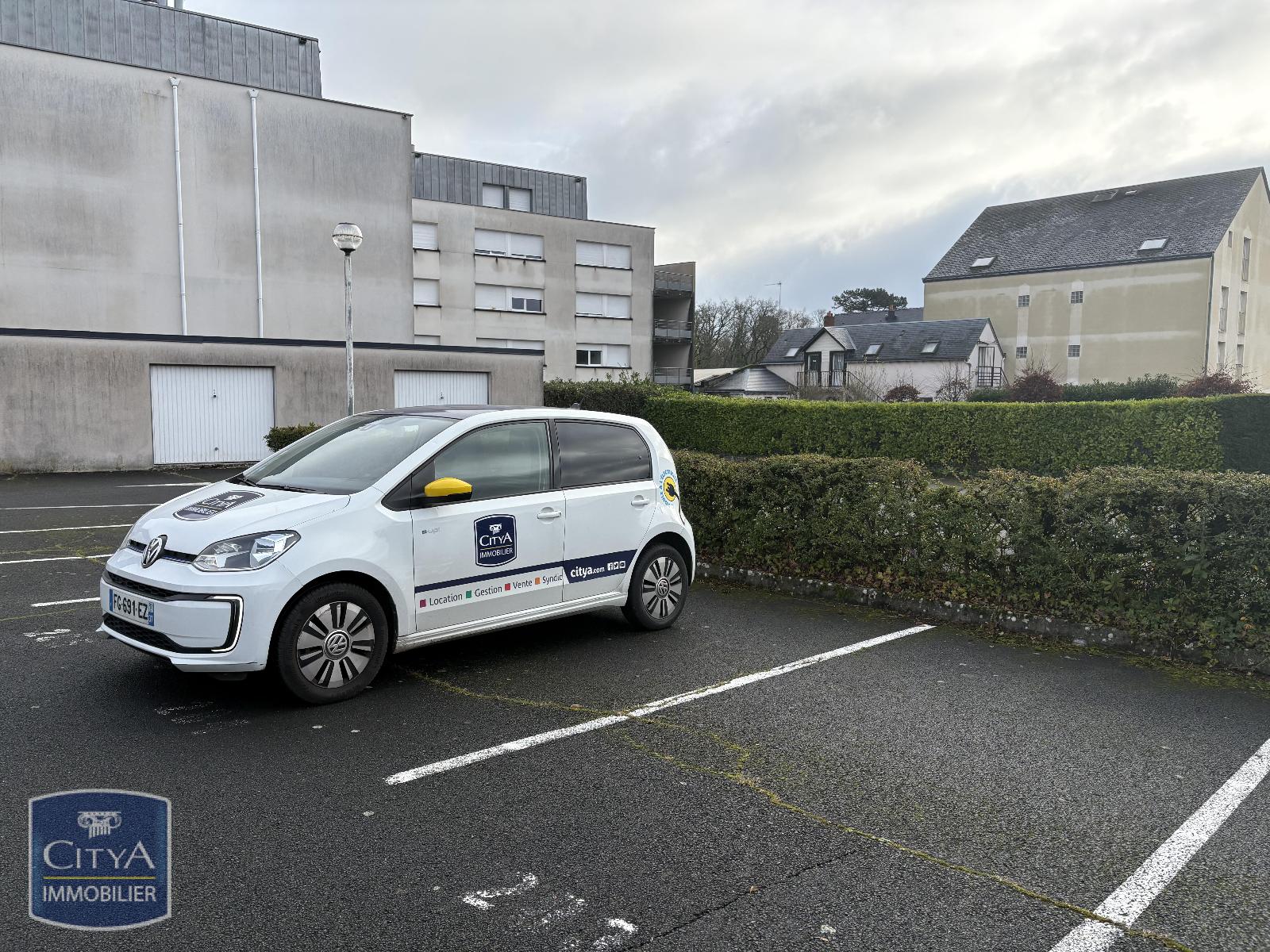 Parking  - JOUE LES TOURS