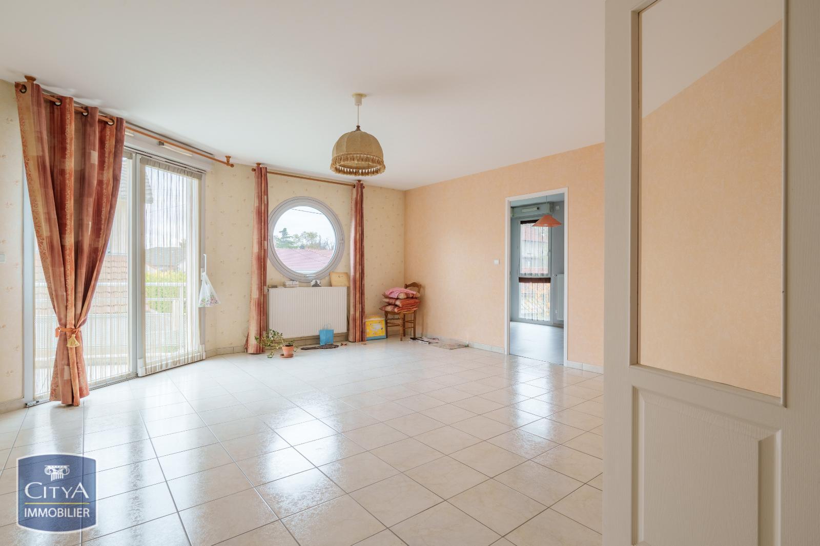 Appartement 4 pièces - 84m² - LONGVIC