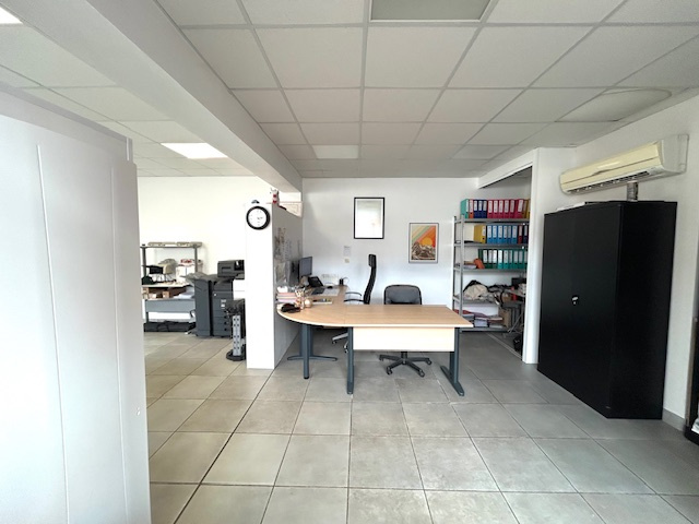 Local Professionnel  - 80m² - VILLARS