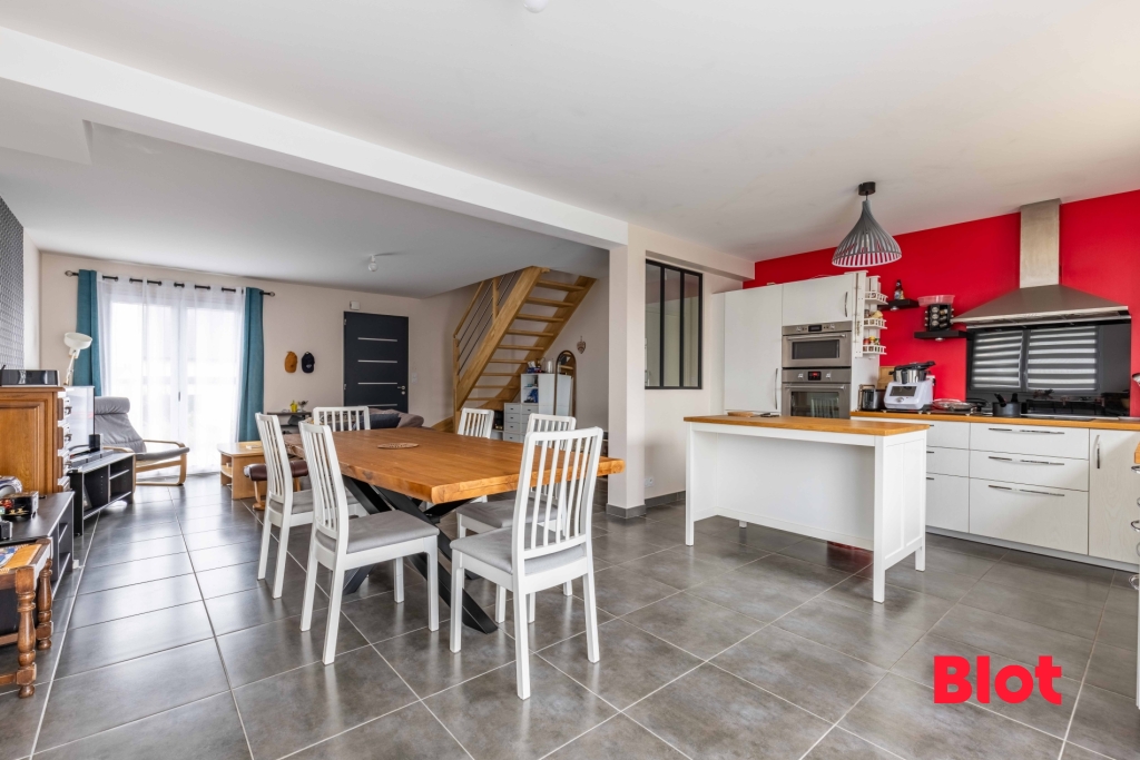 Maison 5 pièces - 118m² - MONTFORT SUR MEU