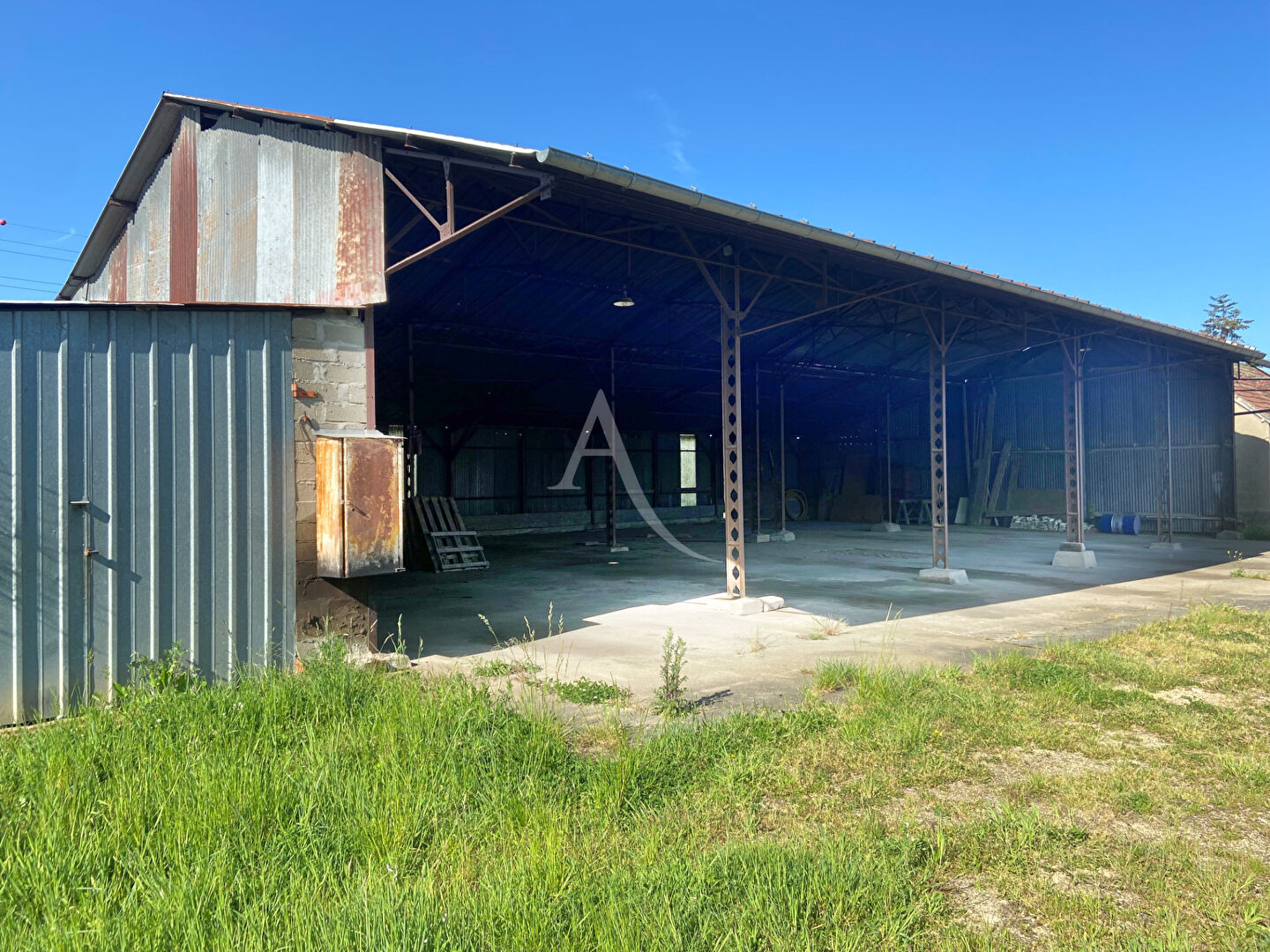 Local industriel  - 400m²