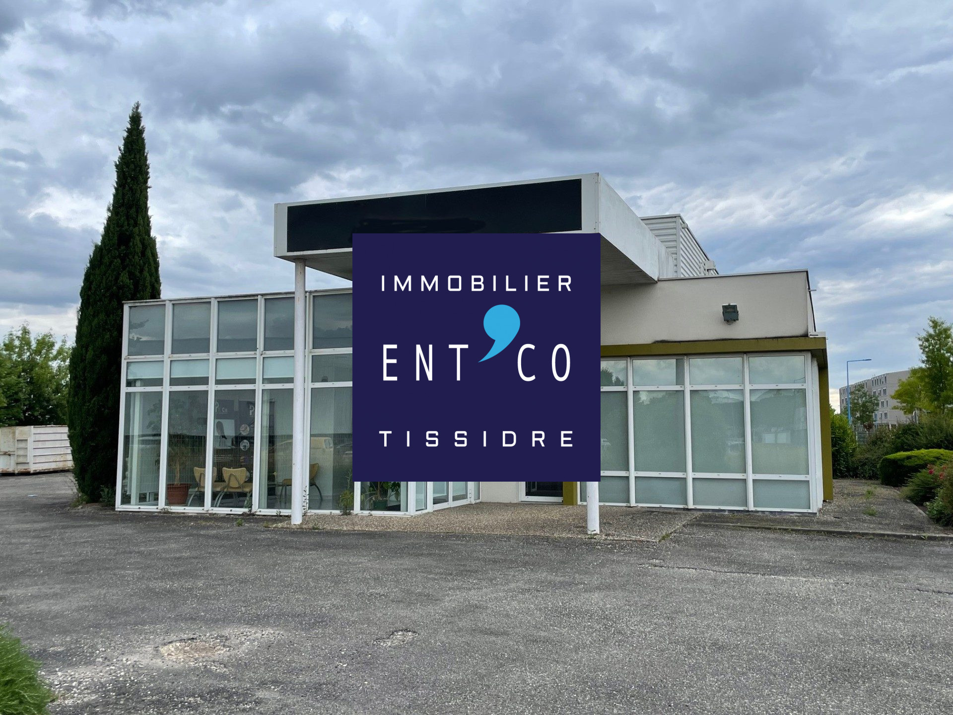 Local Professionnel  - 645m² - BOE