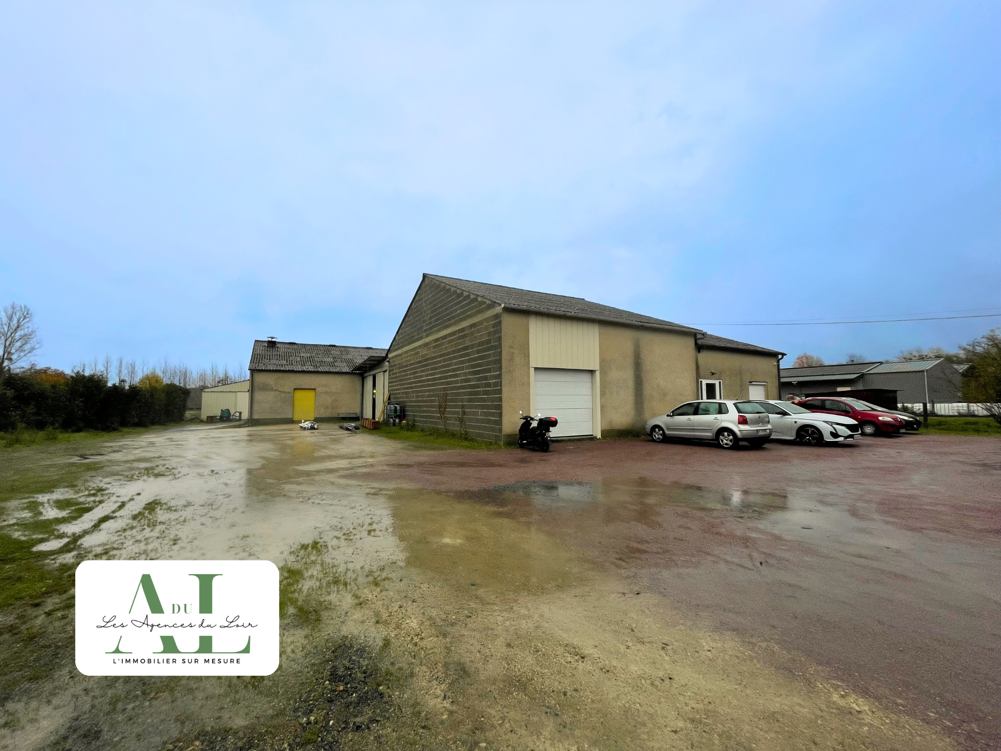 Local commercial  - 1 100m² - BAUGE EN ANJOU