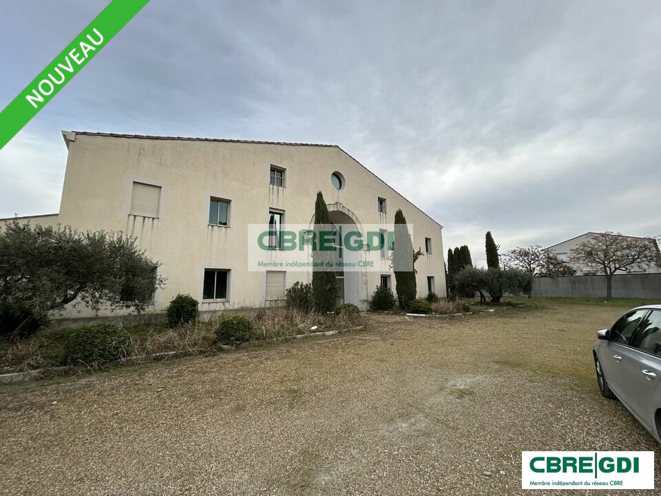 Local Professionnel  - 480m² - NOVES