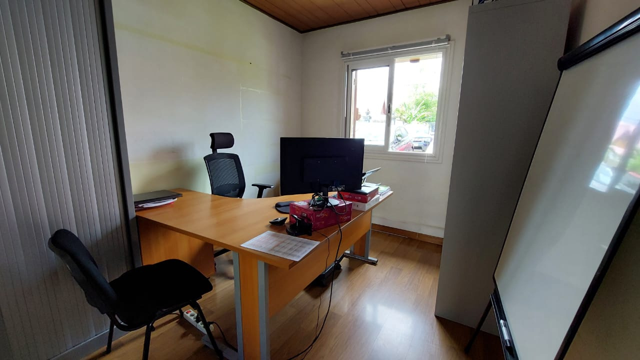 Local Professionnel  - 105m² - ST ANDRE