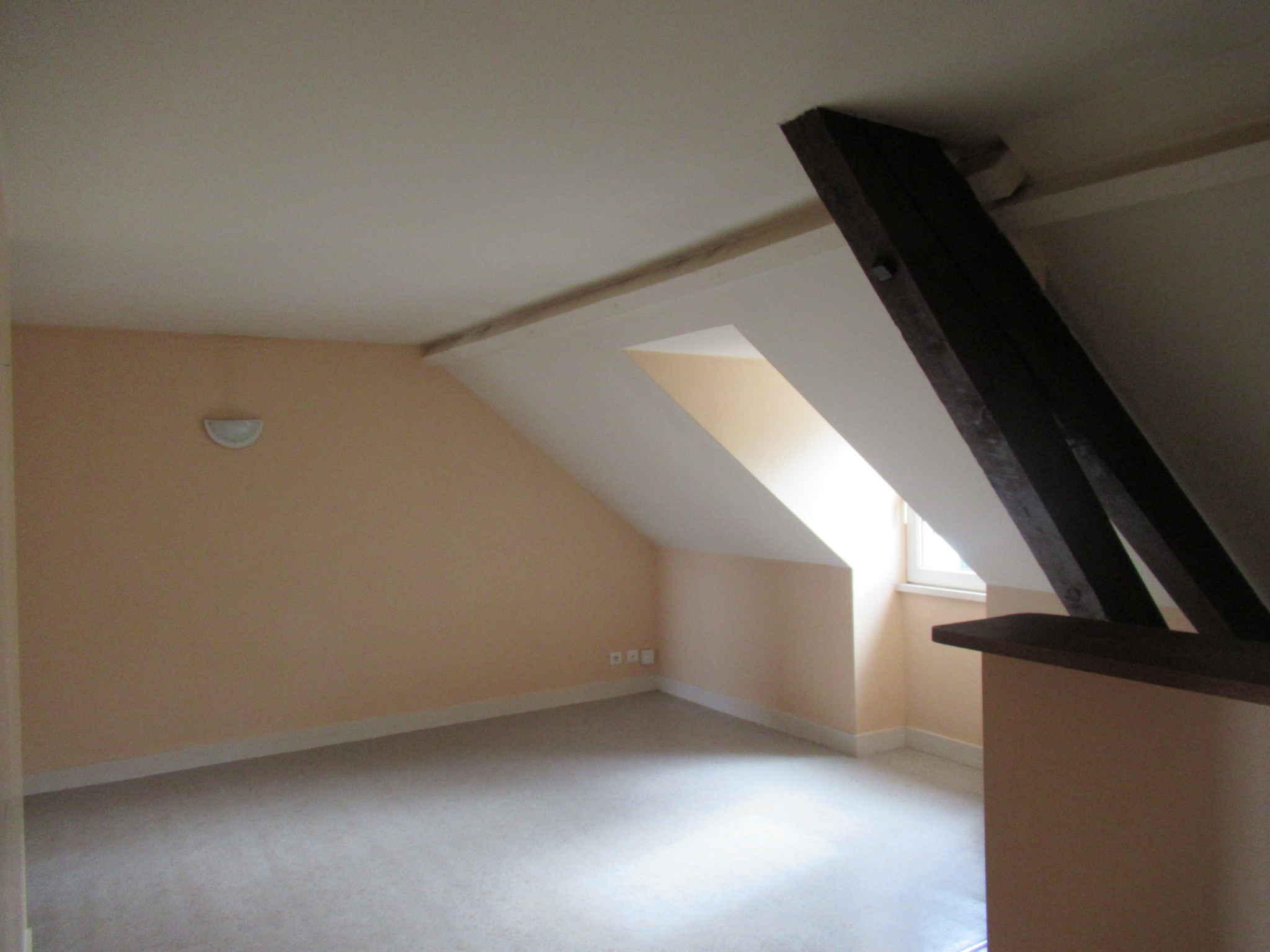 Appartement 2 pièces - 34m² - ST YRIEIX LA PERCHE