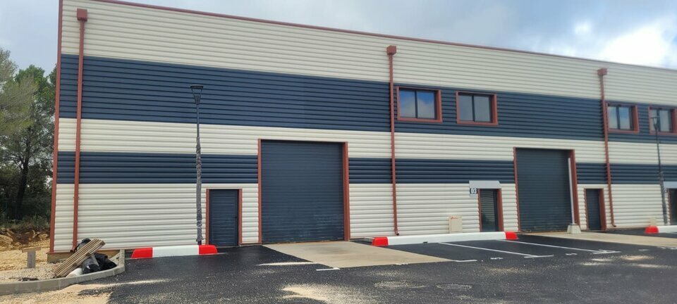 Local industriel  - 545m² - SIGNES