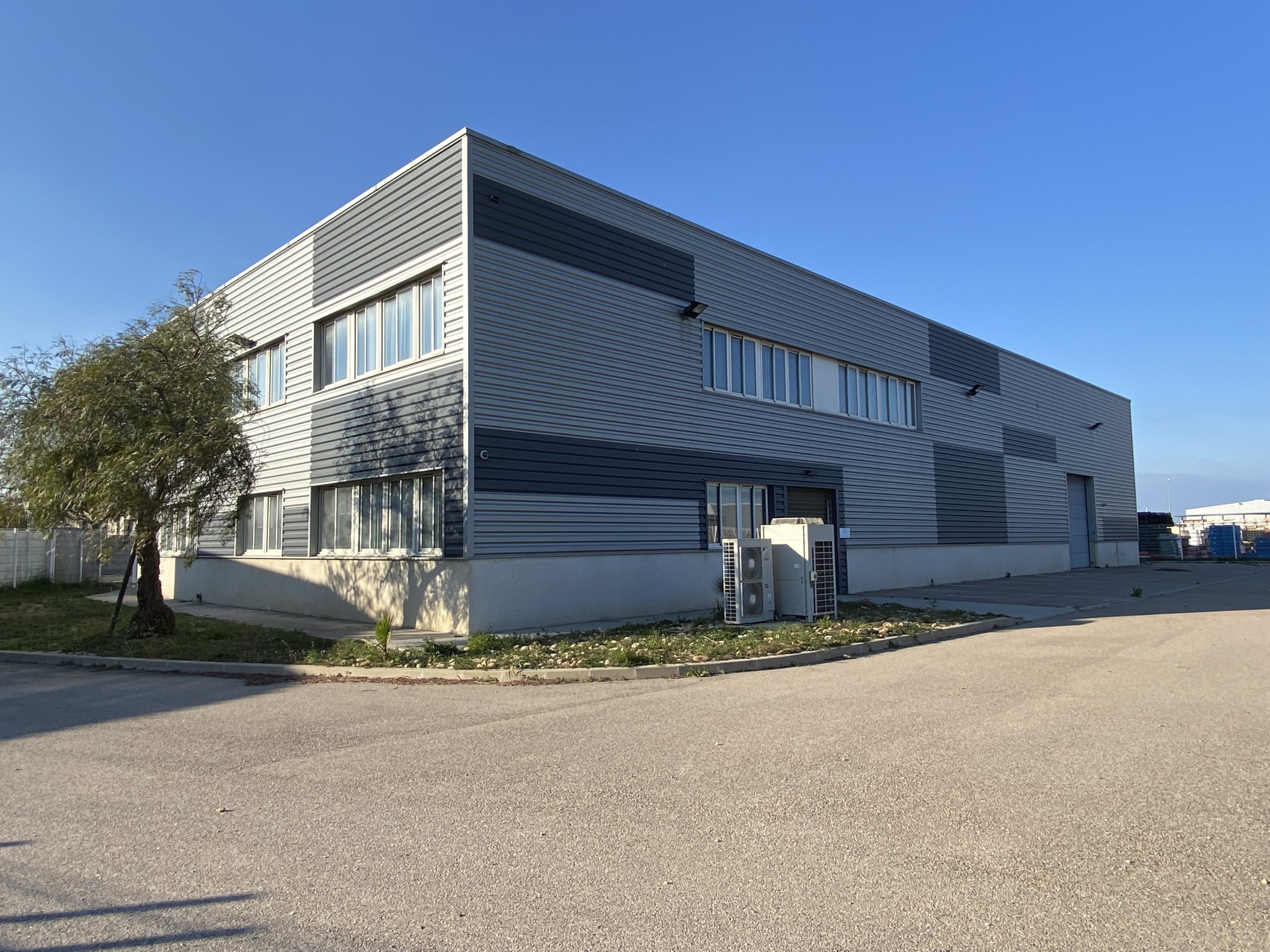 Local industriel  - 860m² - PERPIGNAN