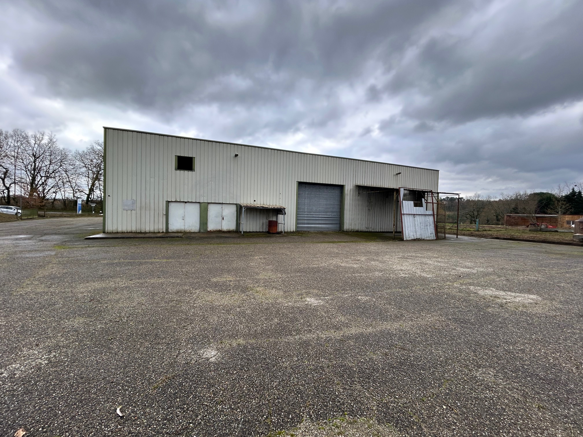 Local industriel  - 1 000m² - BARBASTE