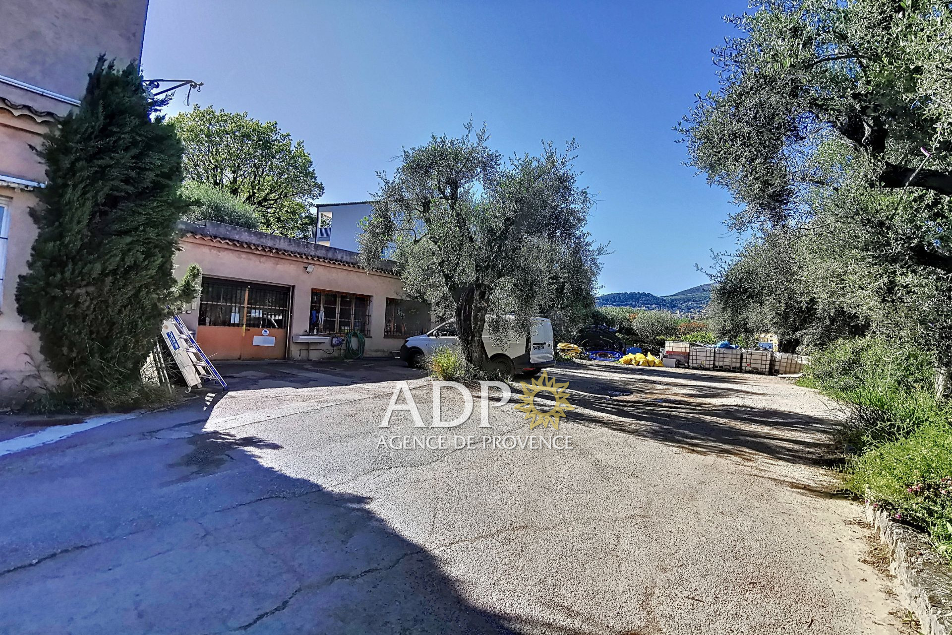 Local commercial  - 217m² - GRASSE