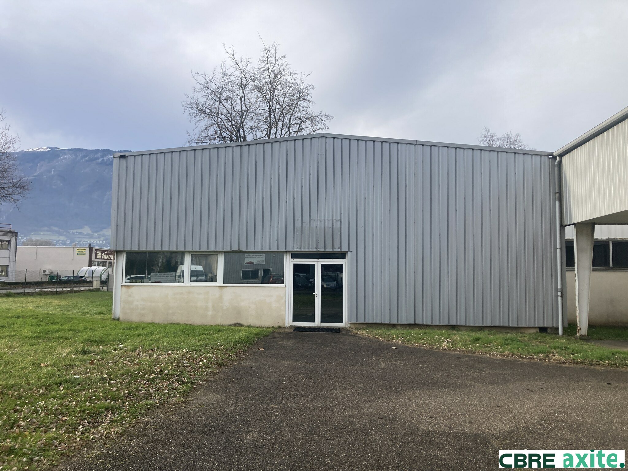 Local industriel  - 241m² - ST MARTIN LE VINOUX