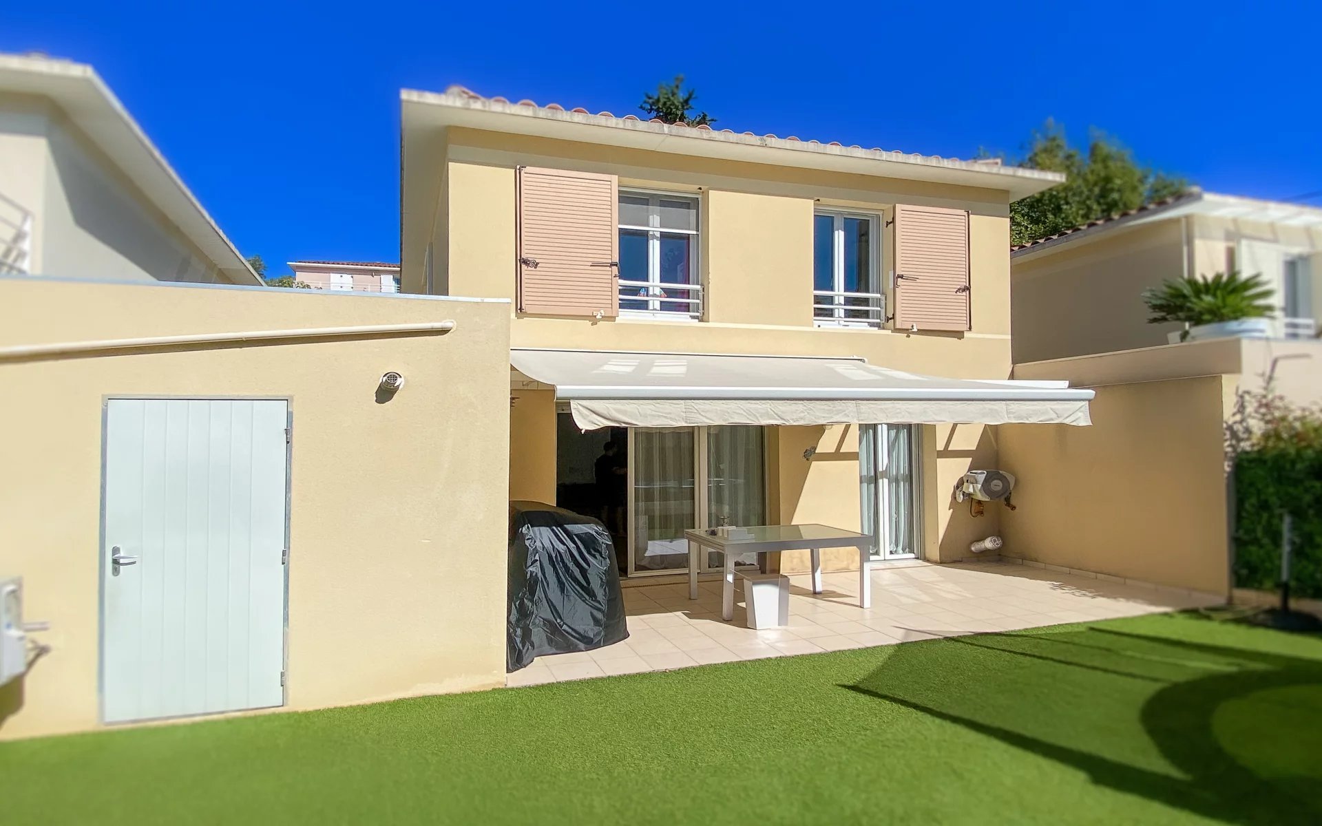 Maison 4 pièces - 80m² - LA ROQUETTE SUR SIAGNE