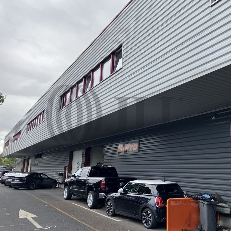 Local industriel  - 320m² - ST OUEN L AUMONE