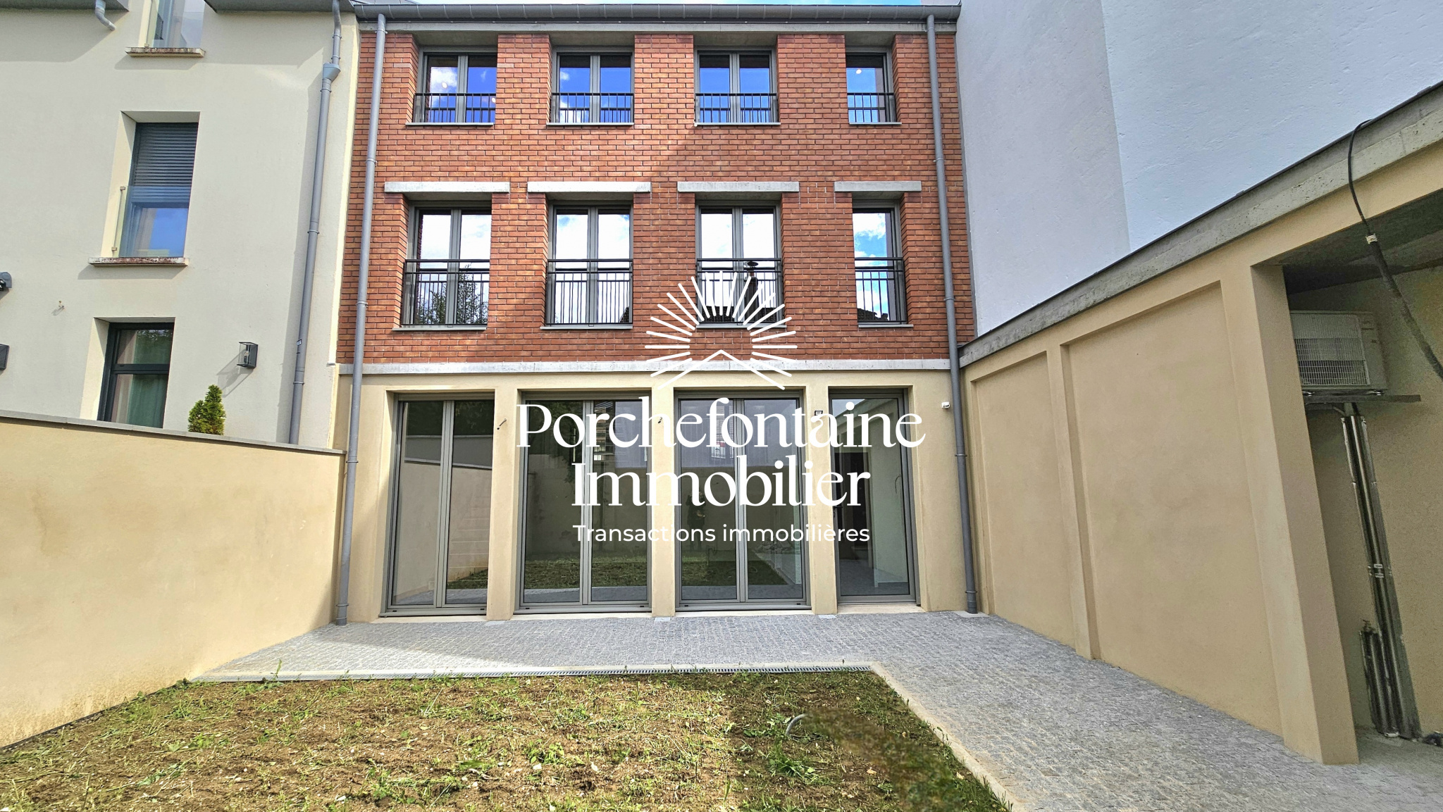 Local Professionnel  - 218m² - VERSAILLES