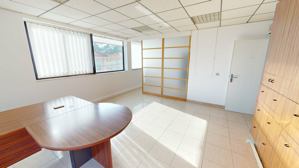 Local Professionnel  - 70m² - NICE