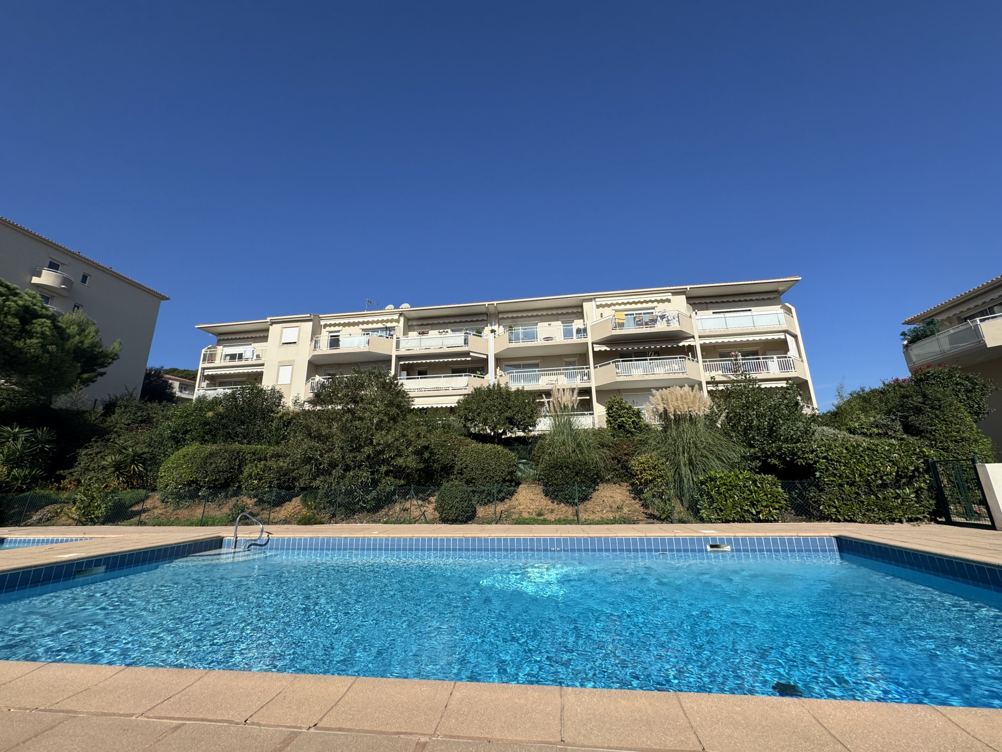 Appartement 1 pièce - 33m² - ST LAURENT DU VAR