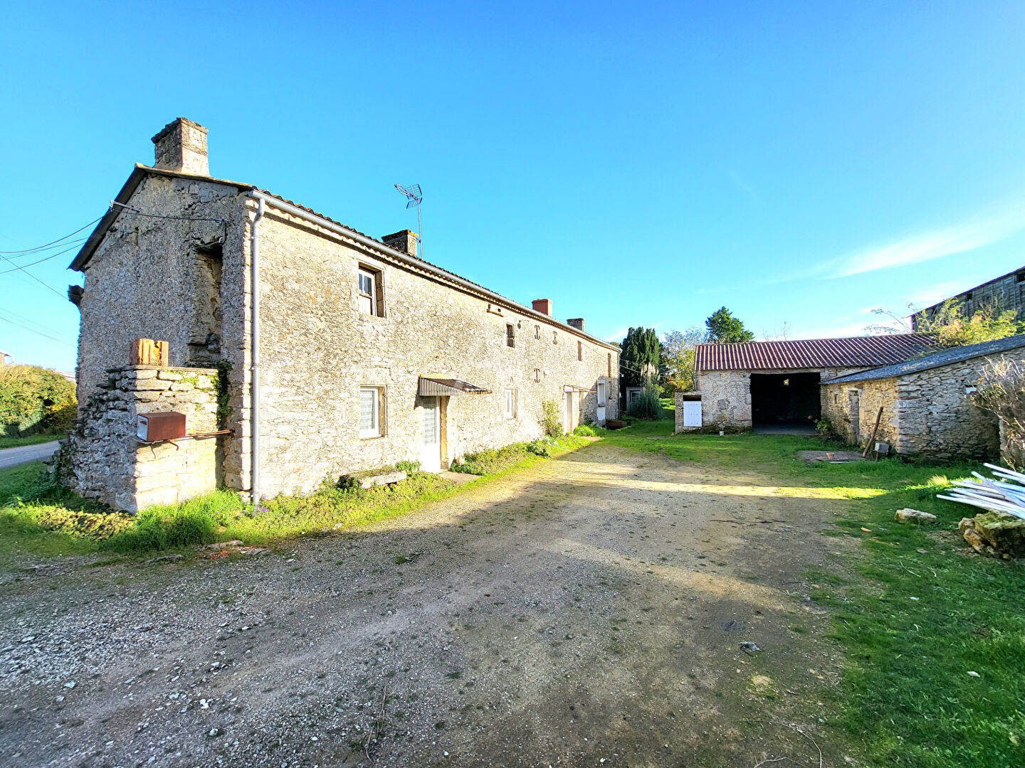 Maison 4 pièces - 96m² - BELLEVIGNE EN LAYON